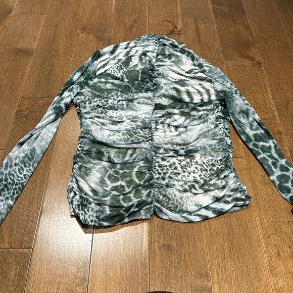 Guess top sz L - Picture 3 of 4
